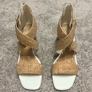 NWOT Donald Pliner Sandals Heels Tan Cork 10M